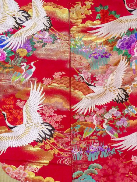 画像6: N1015Q 女性用打掛  シルク（正絹） 鮮やか赤色, あやめ 【中古】【USED】【リサイクル】 ★★★☆☆【N1015Q】 (6)