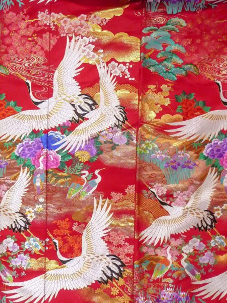 画像9: N1015Q 女性用打掛  シルク（正絹） 鮮やか赤色, あやめ 【中古】【USED】【リサイクル】 ★★★☆☆【N1015Q】 (9)