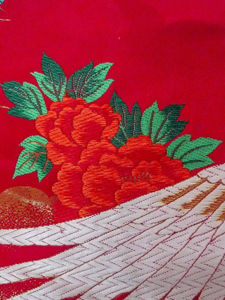 画像22: N1015Q 女性用打掛  シルク（正絹） 鮮やか赤色, あやめ 【中古】【USED】【リサイクル】 ★★★☆☆【N1015Q】 (22)