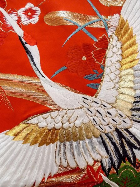 画像11: N1015R 女性用打掛  シルク（正絹） 光沢のある赤色, 桜 【中古】【USED】【リサイクル】 ★★★☆☆【N1015R】 (11)