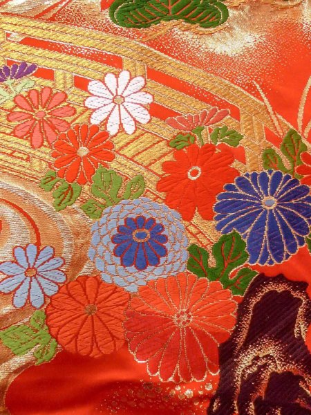 画像15: N1015R 女性用打掛  シルク（正絹） 光沢のある赤色, 桜 【中古】【USED】【リサイクル】 ★★★☆☆【N1015R】 (15)