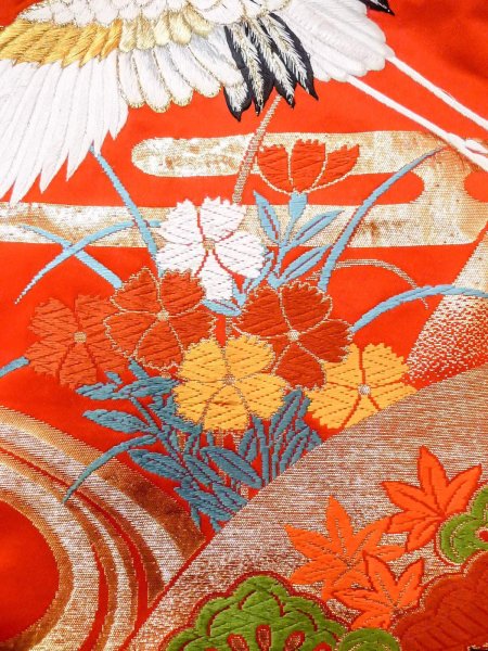 画像16: N1015R 女性用打掛  シルク（正絹） 光沢のある赤色, 桜 【中古】【USED】【リサイクル】 ★★★☆☆【N1015R】 (16)