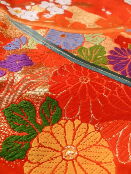 画像28: N1015R 女性用打掛  シルク（正絹） 光沢のある赤色, 桜 【中古】【USED】【リサイクル】 ★★★☆☆【N1015R】 (28)