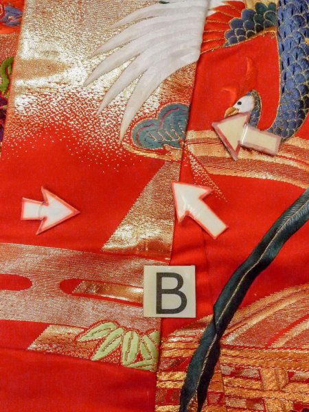 画像35: N1015R 女性用打掛  シルク（正絹） 光沢のある赤色, 桜 【中古】【USED】【リサイクル】 ★★★☆☆【N1015R】 (35)