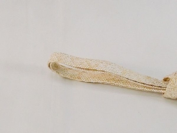 画像2: N1023XE 帯締め 女性用着物 シルク(正絹)   オフ ホワイト 抽象的模様 【中古】 【USED】 【リサイクル】 ★★★★☆ (2)