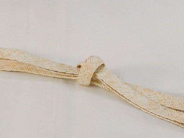 画像3: N1023XE 帯締め 女性用着物 シルク(正絹)   オフ ホワイト 抽象的模様 【中古】 【USED】 【リサイクル】 ★★★★☆ (3)