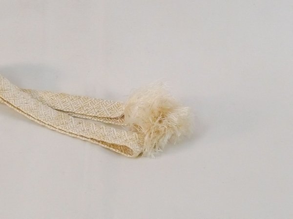 画像4: N1023XE 帯締め 女性用着物 シルク(正絹)   オフ ホワイト 抽象的模様 【中古】 【USED】 【リサイクル】 ★★★★☆ (4)