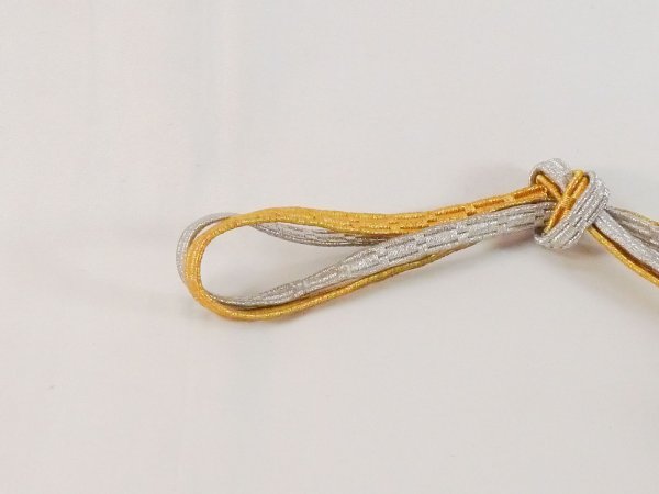 画像2: N1023XQ 帯締め 女性用着物 シルク(正絹)  光沢のある 金色 抽象的模様 光沢のある【中古】 【USED】 【リサイクル】 ★★★☆☆ (2)