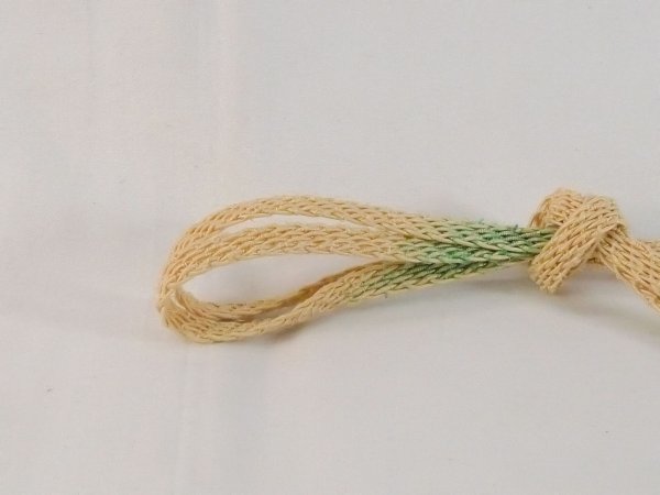 画像2: N1023XS 帯締め 女性用着物 シルク（正絹）  薄い ベージュ 抽象的模様 【中古】 【USED】 【リサイクル】 ★★☆☆☆ (2)