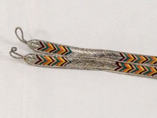 画像2: N1030XE 羽織紐 女性用着物 シルク（正絹）   銀色 抽象的模様 【中古】 【USED】 【リサイクル】 ★★☆☆☆ (2)