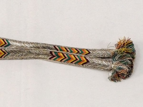 画像3: N1030XE 羽織紐 女性用着物 シルク（正絹）   銀色 抽象的模様 【中古】 【USED】 【リサイクル】 ★★☆☆☆ (3)