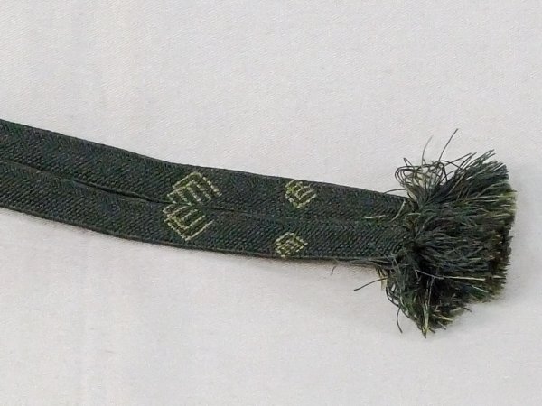 画像4: N1030XN 羽織紐 女性用着物 シルク（正絹）  薄い オリーブ 抽象的模様 深い【中古】 【USED】 【リサイクル】 ★★★☆☆ (4)