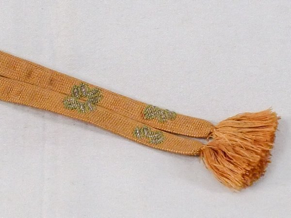 画像3: N1030XR 羽織紐 女性用着物 シルク（正絹）  薄い 橙色 抽象的模様 【中古】 【USED】 【リサイクル】 ★★★☆☆ (3)