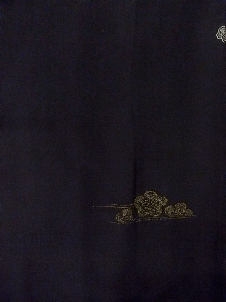 画像3: N1101C 昭和初期ごろ。アンティーク品。女性用羽織  シルク(正絹) 黒, ぼたん 【中古】【USED】【リサイクル】 ★☆☆☆☆【N1101C】 (3)