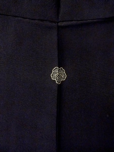 画像8: N1101C 昭和初期ごろ。アンティーク品。女性用羽織  シルク(正絹) 黒, ぼたん 【中古】【USED】【リサイクル】 ★☆☆☆☆【N1101C】 (8)