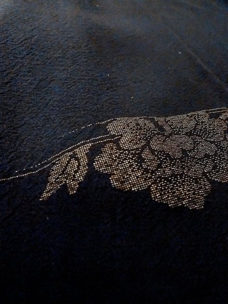 画像11: N1101C 昭和初期ごろ。アンティーク品。女性用羽織  シルク(正絹) 黒, ぼたん 【中古】【USED】【リサイクル】 ★☆☆☆☆【N1101C】 (11)