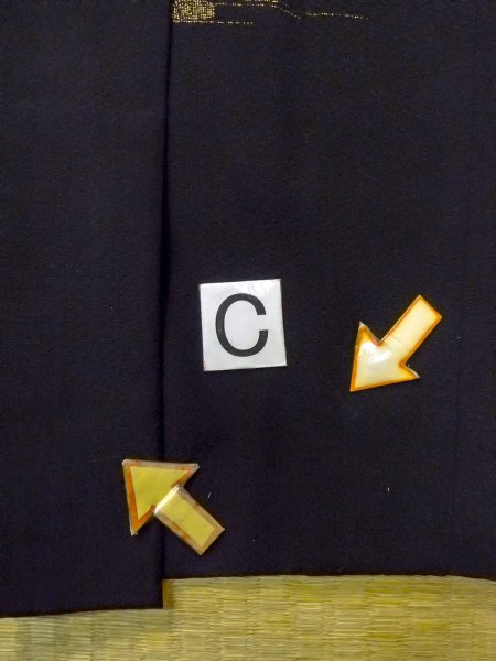 画像17: N1101C 昭和初期ごろ。アンティーク品。女性用羽織  シルク(正絹) 黒, ぼたん 【中古】【USED】【リサイクル】 ★☆☆☆☆【N1101C】 (17)