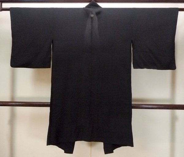 画像2: N1101H 昭和初期ごろ。アンティーク品。女性用羽織  シルク（正絹） 黒,  【中古】【USED】【リサイクル】 ★★★☆☆【N1101H】 (2)