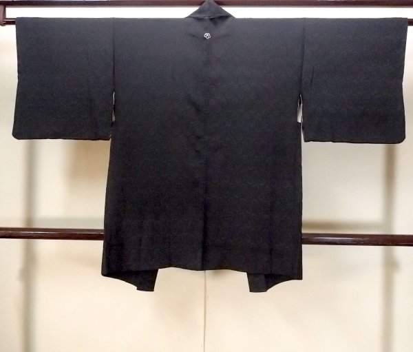 画像2: N1101K 女性用羽織  シルク(正絹) 深い黒, 花 【中古】【USED】【リサイクル】 ★★★★☆【N1101K】 (2)
