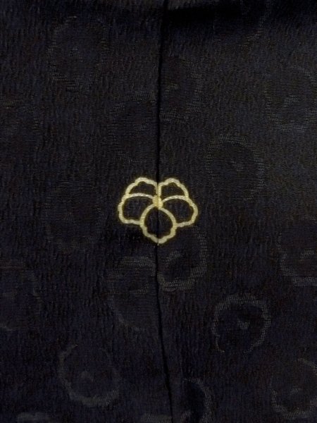 画像3: N1101K 女性用羽織  シルク(正絹) 深い黒, 花 【中古】【USED】【リサイクル】 ★★★★☆【N1101K】 (3)