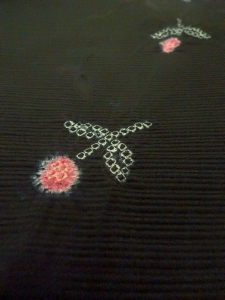 画像9: N1101N 女性用羽織  シルク(正絹) 深い黒, 花 【中古】【USED】【リサイクル】 ★★★☆☆【N1101N】 (9)