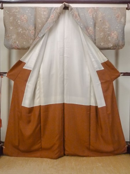 画像2: N1112B 女性用小紋  シルク(正絹) 灰色がかったマルチカラー, ぼたん 【中古】【USED】【リサイクル】 ★★★☆☆【N1112B】 (2)