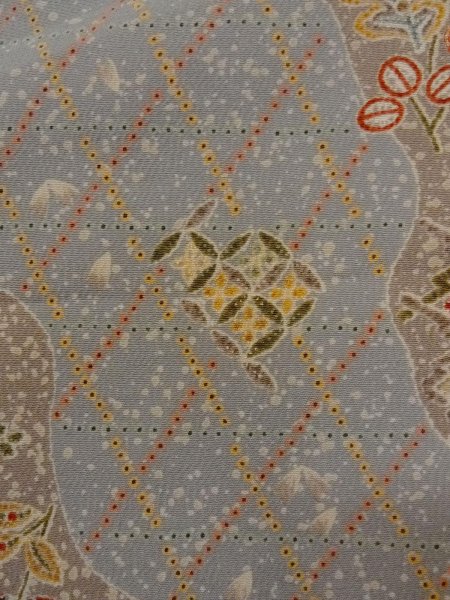画像7: N1112B 女性用小紋  シルク(正絹) 灰色がかったマルチカラー, ぼたん 【中古】【USED】【リサイクル】 ★★★☆☆【N1112B】 (7)