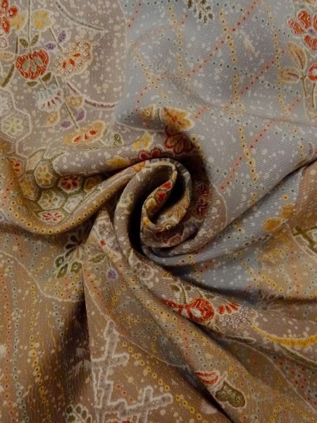 画像12: N1112B 女性用小紋  シルク(正絹) 灰色がかったマルチカラー, ぼたん 【中古】【USED】【リサイクル】 ★★★☆☆【N1112B】 (12)