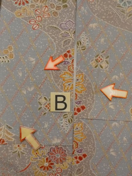 画像15: N1112B 女性用小紋  シルク(正絹) 灰色がかったマルチカラー, ぼたん 【中古】【USED】【リサイクル】 ★★★☆☆【N1112B】 (15)