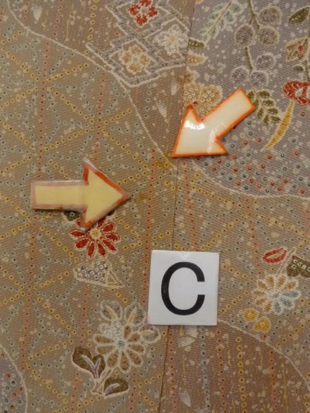 画像16: N1112B 女性用小紋  シルク(正絹) 灰色がかったマルチカラー, ぼたん 【中古】【USED】【リサイクル】 ★★★☆☆【N1112B】 (16)