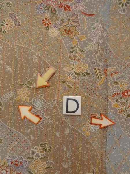 画像17: N1112B 女性用小紋  シルク(正絹) 灰色がかったマルチカラー, ぼたん 【中古】【USED】【リサイクル】 ★★★☆☆【N1112B】 (17)