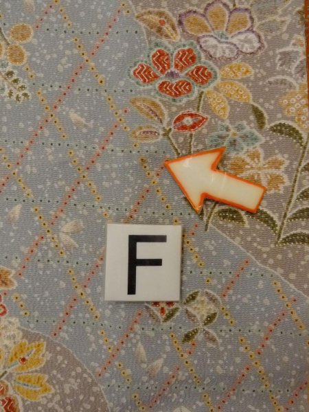 画像19: N1112B 女性用小紋  シルク(正絹) 灰色がかったマルチカラー, ぼたん 【中古】【USED】【リサイクル】 ★★★☆☆【N1112B】 (19)