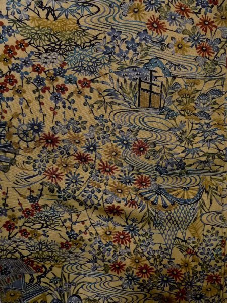 画像4: N1112J 女性用小紋  シルク(正絹) 深いベージュ, 花 【中古】【USED】【リサイクル】 ★★★★☆【N1112J】 (4)