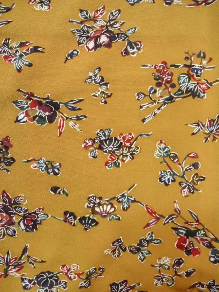 画像4: N1112L 女性用小紋  シルク(正絹) 灰色がかった黄色, 椿 【中古】【USED】【リサイクル】 ★★★☆☆【N1112L】 (4)