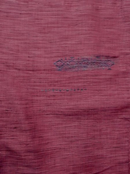 画像4: N1126A 女性用紬  シルク（正絹） 深い桃色, 幾何学模様 【中古】【USED】【リサイクル】 ★★★☆☆【N1126A】 (4)