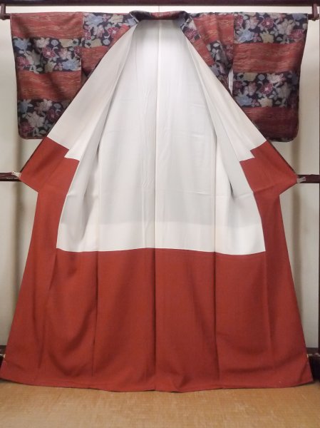 画像2: N1126D 女性用紬  シルク(正絹) 深いえんじ, 花 【中古】【USED】【リサイクル】 ★★★★☆【N1126D】 (2)