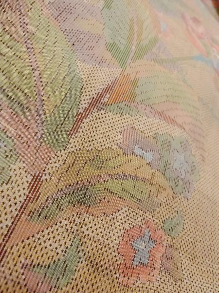 画像10: N1126F 女性用紬 大島紬 シルク（正絹） 薄いベージュ, 唐草 【中古】【USED】【リサイクル】 ★★★★☆【N1126F】 (10)