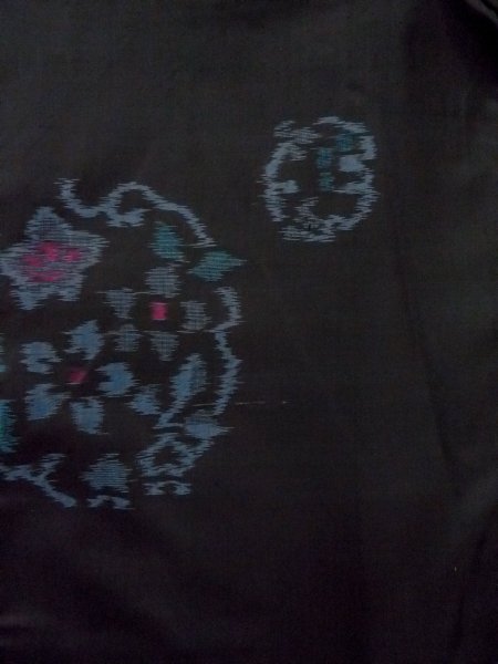 画像3: N1126G 女性用紬  シルク（正絹） 黒, 花丸文 【中古】【USED】【リサイクル】 ★★★★☆【N1126G】 (3)