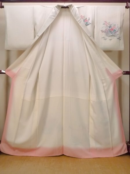 画像2: N1126M 女性用訪問着  シルク（正絹） 淡いオフ　ホワイト, 菊 【中古】【USED】【リサイクル】 ★★★☆☆【N1126M】 (2)