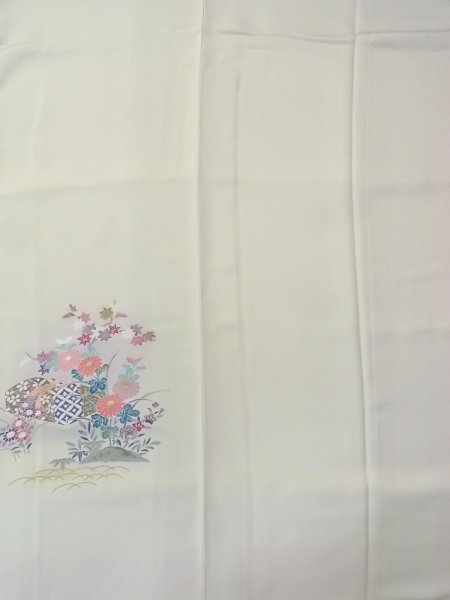 画像4: N1126M 女性用訪問着  シルク（正絹） 淡いオフ　ホワイト, 菊 【中古】【USED】【リサイクル】 ★★★☆☆【N1126M】 (4)