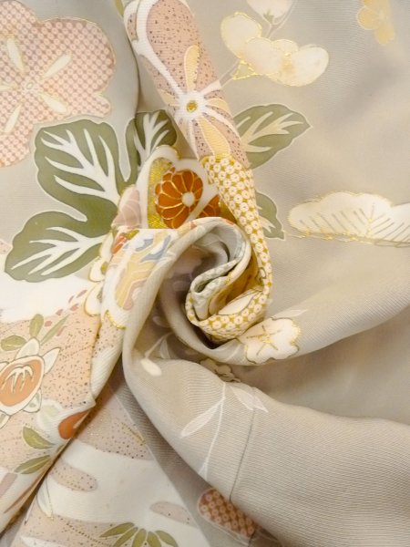 画像17: N1126P 女性用訪問着  シルク(正絹) 淡いベージュ, 桜 【中古】【USED】【リサイクル】 ★★☆☆☆【N1126P】 (17)