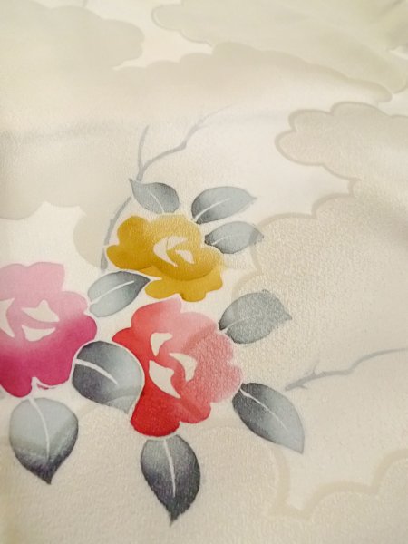 画像11: N1126U 女性用訪問着  シルク(正絹) 光沢のあるオフ ホワイト, バラ 【中古】【USED】【リサイクル】 ★★★☆☆【N1126U】 (11)