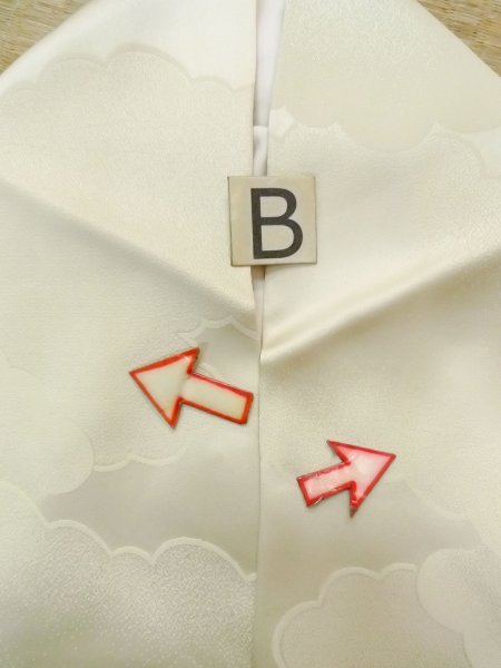 画像18: N1126U 女性用訪問着  シルク(正絹) 光沢のあるオフ ホワイト, バラ 【中古】【USED】【リサイクル】 ★★★☆☆【N1126U】 (18)