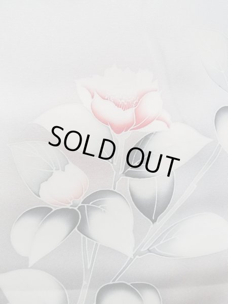 画像8: N1126V 女性用訪問着  シルク(正絹) 淡い灰色, 椿 【中古】【USED】【リサイクル】 ★★★☆☆【N1126V】 (8)