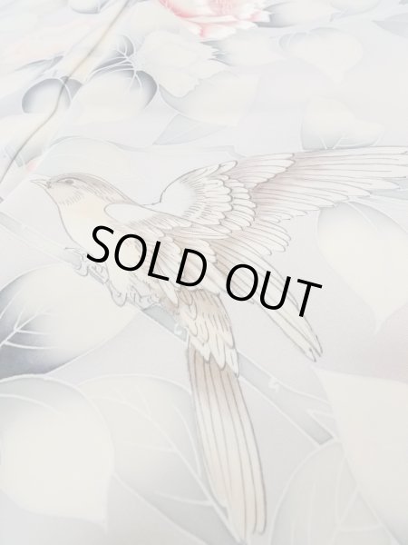 画像12: N1126V 女性用訪問着  シルク(正絹) 淡い灰色, 椿 【中古】【USED】【リサイクル】 ★★★☆☆【N1126V】 (12)