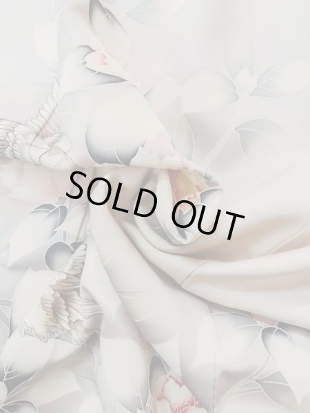 画像14: N1126V 女性用訪問着  シルク(正絹) 淡い灰色, 椿 【中古】【USED】【リサイクル】 ★★★☆☆【N1126V】 (14)