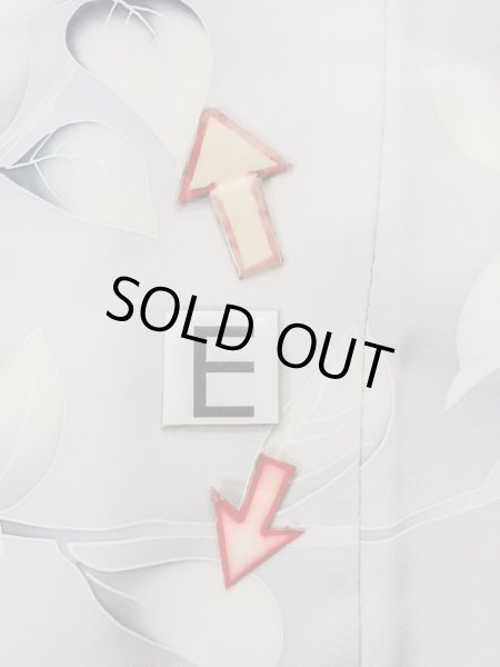 画像21: N1126V 女性用訪問着  シルク(正絹) 淡い灰色, 椿 【中古】【USED】【リサイクル】 ★★★☆☆【N1126V】 (21)