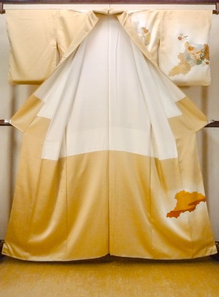 画像3: N1127C 女性用訪問着  シルク(正絹) 光沢のある淡い茶色, 菊 【中古】【USED】【リサイクル】 ★★★☆☆【N1127C】 (3)