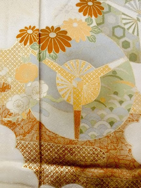 画像6: N1127C 女性用訪問着  シルク(正絹) 光沢のある淡い茶色, 菊 【中古】【USED】【リサイクル】 ★★★☆☆【N1127C】 (6)