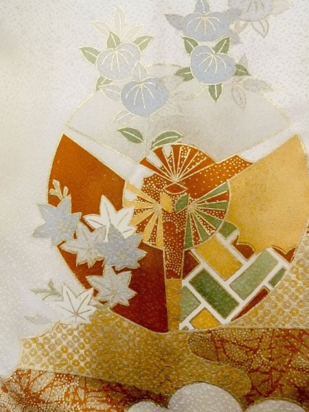 画像7: N1127C 女性用訪問着  シルク(正絹) 光沢のある淡い茶色, 菊 【中古】【USED】【リサイクル】 ★★★☆☆【N1127C】 (7)